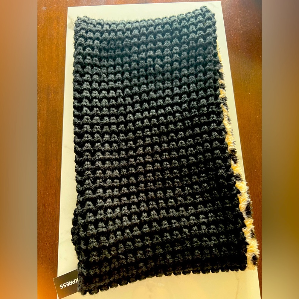 Express Reversible Scarf - Picture 2 of 2